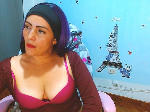 nanis-milf live cam on BongaCams
