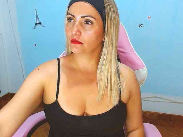 nanis-milf's webcam live show