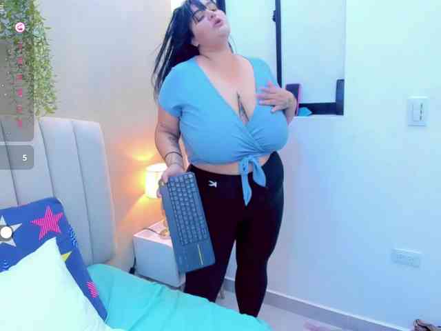 Jazmin-bigboobs1 webcam