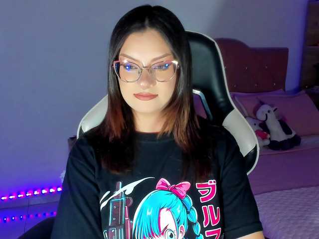 le modèle OphelianaRose est en webcam porno dans un show sur le site bongacams, il possède les tags suivants: White/Caucasian,Brunette,Shaved