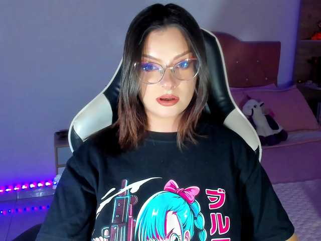 le modèle OphelianaRose est en webcam porno dans un show sur le site bongacams, il possède les tags suivants: White/Caucasian,Brunette,Shaved