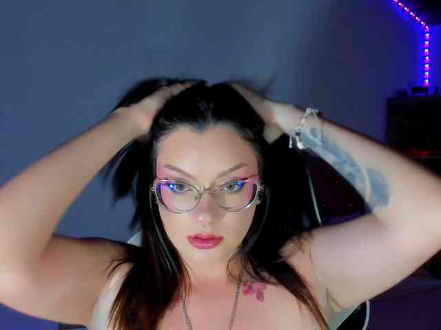 OphelianaRose webcam