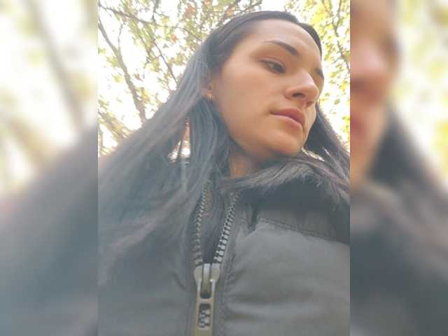 Adelina-Libby, en vivo ahora en BongaCams