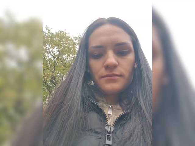 Adelina-Libby, en vivo ahora en BongaCams