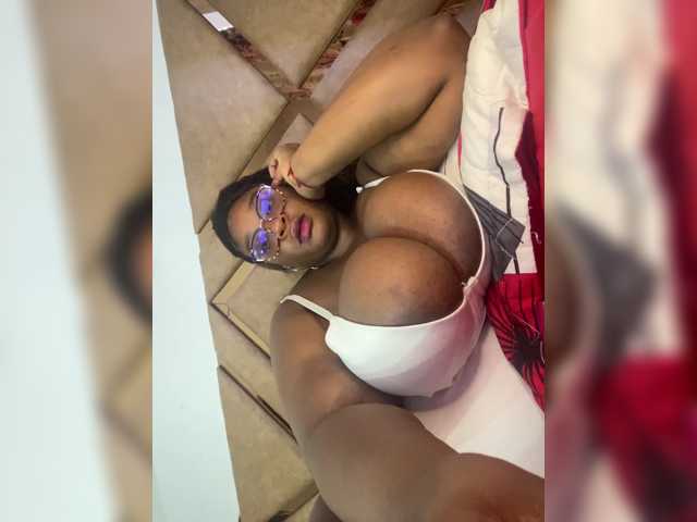 Chantellexoti, en directo ahora en BongaCams
