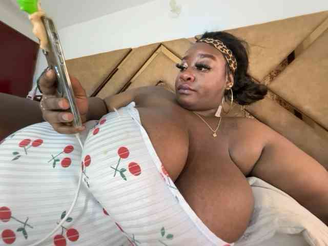 Chantellexoti webcam