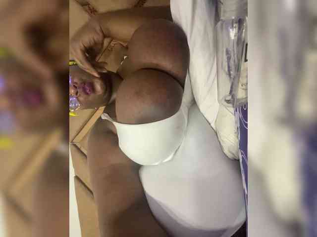Chantellexoti webcam