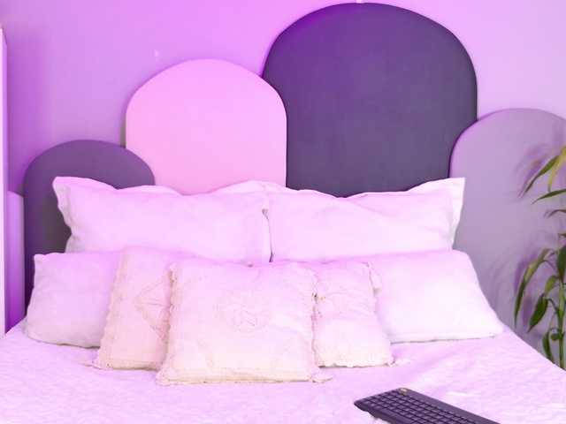 SophieGomez2 live webcam show