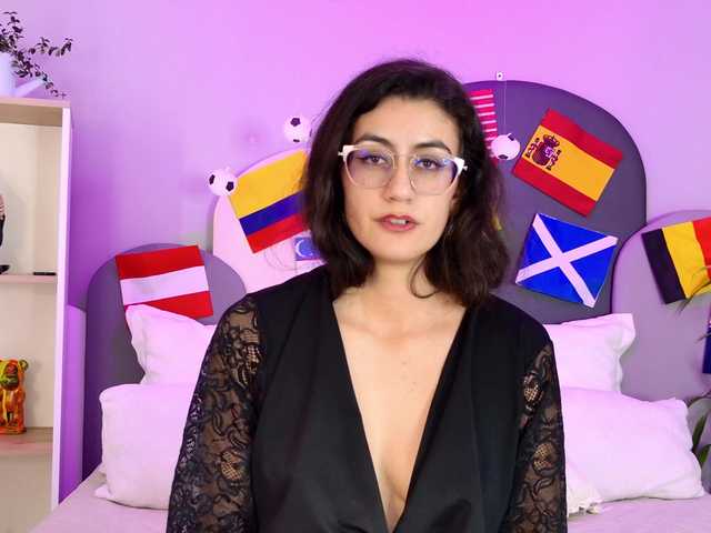 SophieGomez2 live cam on BongaCams