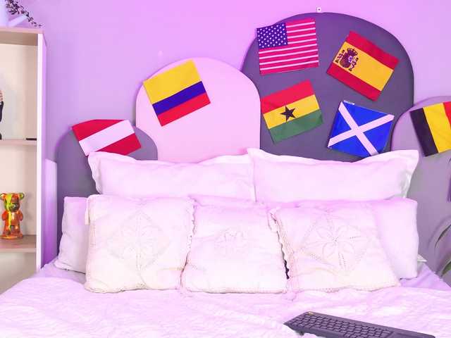 SophieGomez2 live cam on BongaCams