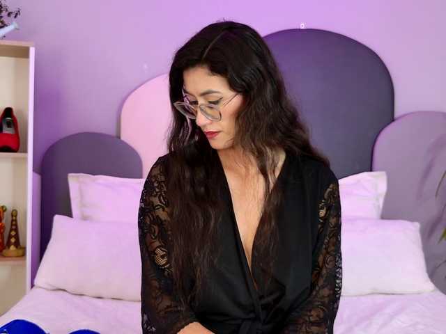 SophieGomez2 live cam on BongaCams