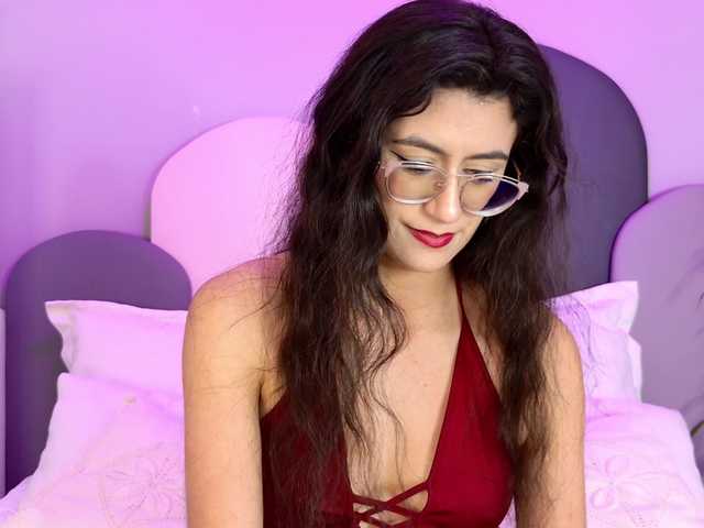 SophieGomez2 live webcam show