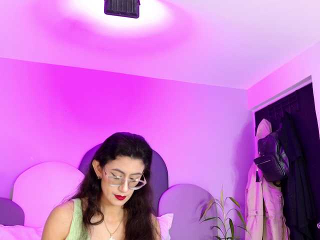 SophieGomez2 live cam on BongaCams