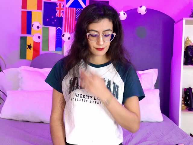 SophieGomez2 live cam on BongaCams