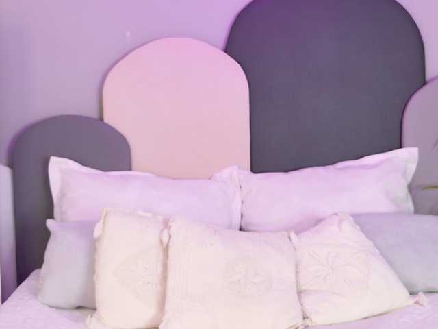 SophieGomez2 live cam on BongaCams