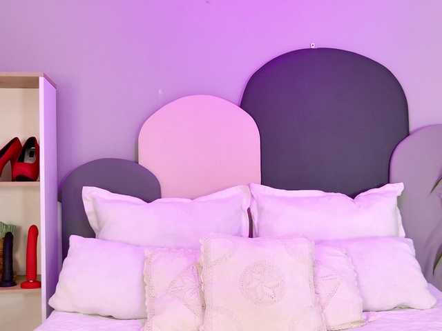 SophieGomez2 live cam on BongaCams