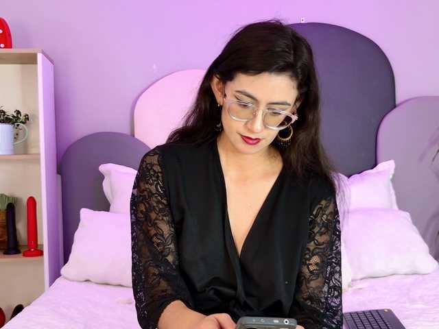 SophieGomez2 live cam on BongaCams