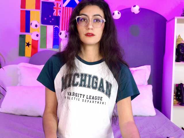 SophieGomez2 live cam on BongaCams
