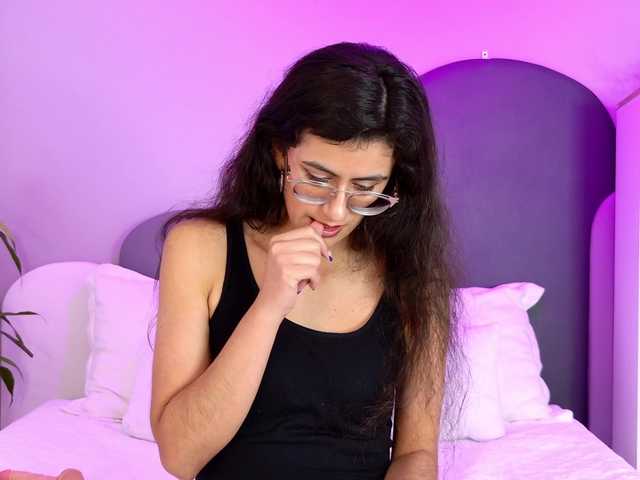 SophieGomez2 live cam on BongaCams
