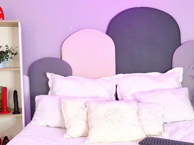 SophieGomez2 live cam on BongaCams