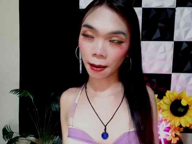 Skinnyasiansluts's cam show statistics and live stream