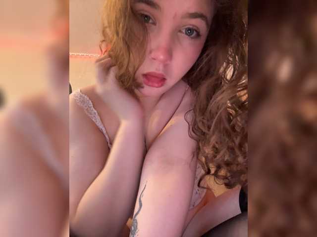 CuteCurly18 live cam preview