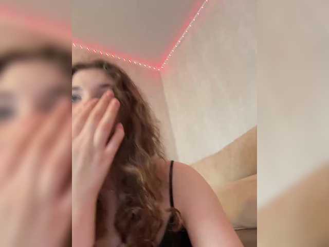 CuteCurly18 live cam on BongaCams