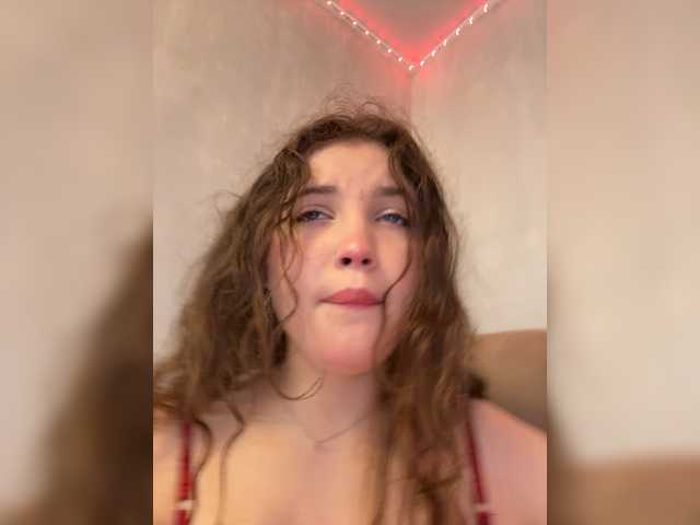 CuteCurly18 live cam