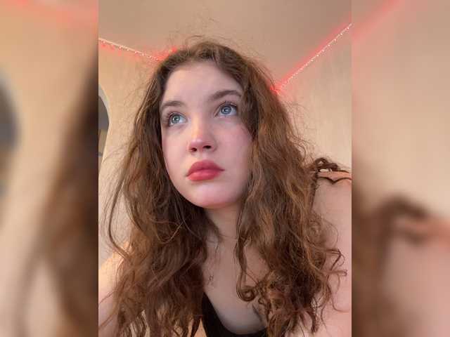 CuteCurly18 live cam on BongaCams