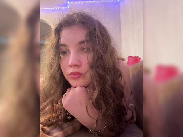 CuteCurly18 live cam on BongaCams