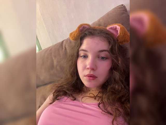 CuteCurly18