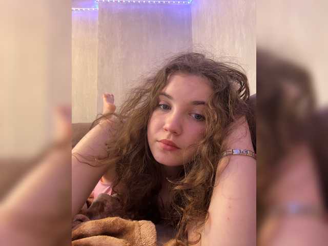 CuteCurly18 live cam on BongaCams