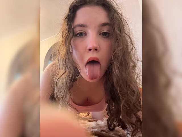 CuteCurly18