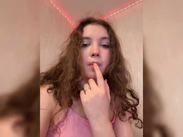 CuteCurly18 live cam on BongaCams