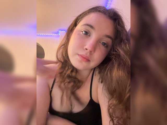 CuteCurly18 live cam on BongaCams