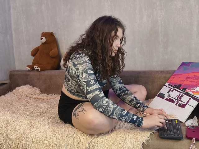 CuteCurly18