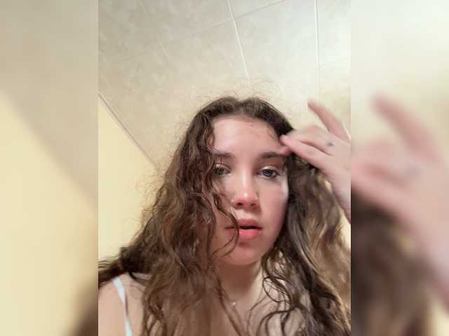 CuteCurly18