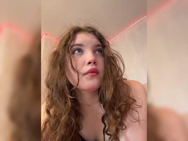 CuteCurly18 live cam on BongaCams