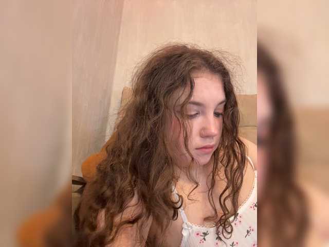 CuteCurly18 live cam on BongaCams