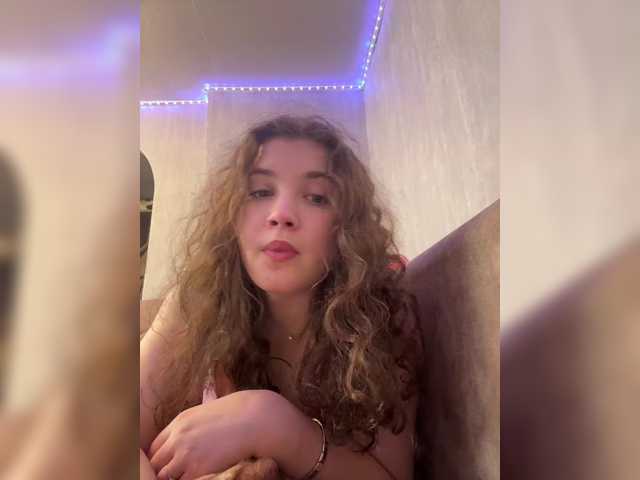 CuteCurly18 live cam preview