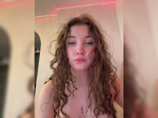 CuteCurly18