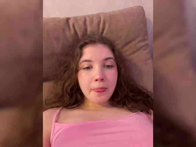 CuteCurly18