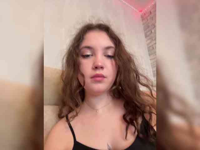 Модель: CuteCurly18