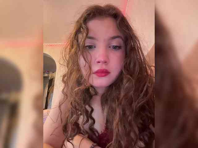 Модель: CuteCurly18