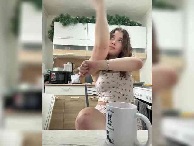 CuteCurly18 webcam