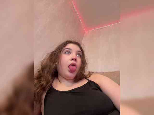 CuteCurly18