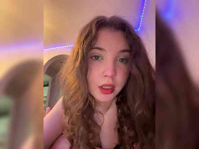 CuteCurly18