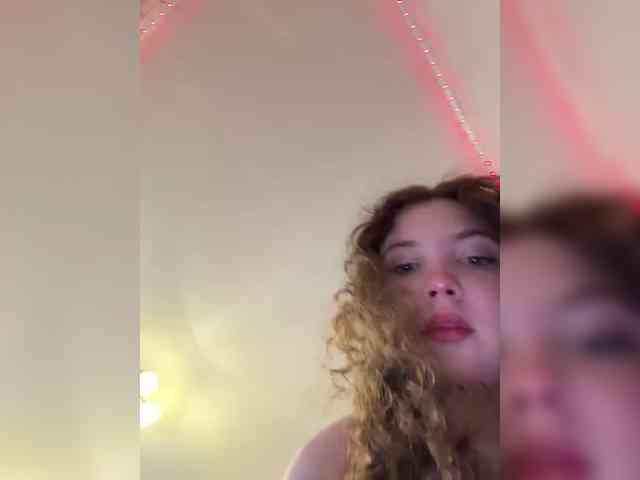 CuteCurly18