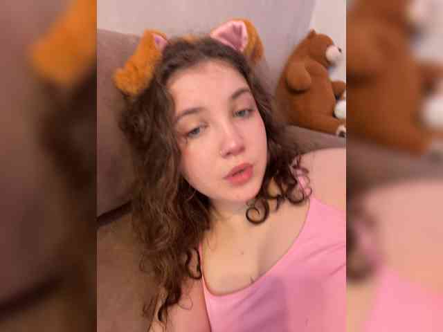 CuteCurly18