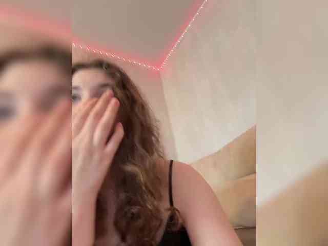 CuteCurly18